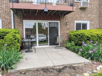 10369 Dearlove Rd Unit 1H, Glenview, IL 60025