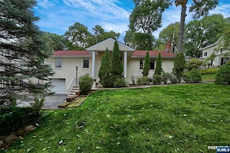 75 E Clinton Ave, Tenafly, NJ 07670