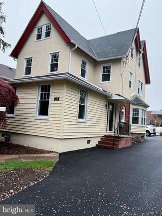 18 Simpson Rd, Ardmore, PA 19003