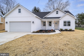 14 W Sewell St, Felton, DE 19943