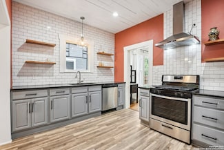 230 Glenwood Ct, San Antonio, TX 78210