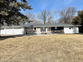 503 6th St NE, Roseau, MN 56751