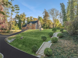 62 Sabine Rd, Syosset, NY 11791