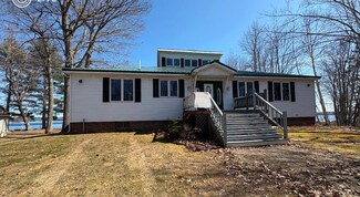 138 Oakwood Ln, Burnham, ME 04922
