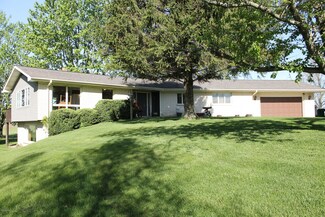 16790 Flynn Rd, Three Oaks, MI 49128