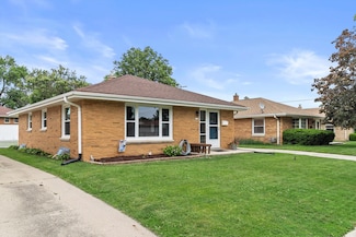 7030 W Lakefield Dr, Milwaukee, WI 53219