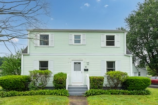 21 Pond Rd, Hamden, CT 06514