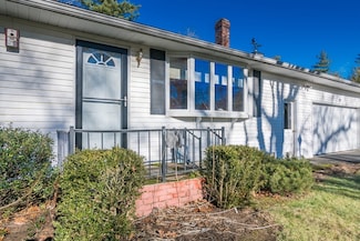 27 Lunt Dr, Greenfield, MA 01301