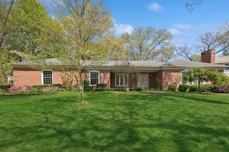 2110 Wynnewood Dr, Valparaiso, IN 46385