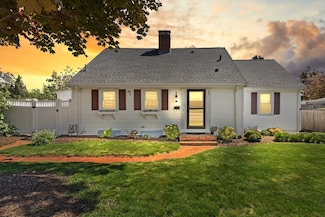 113 Standish Ave, Plymouth, MA 02360