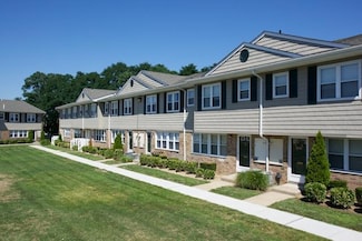 1355 Roanoke Ave Unit 4Q, Riverhead, NY 11901