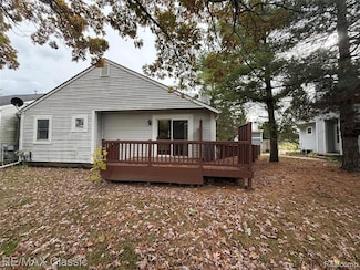 2193 N Milford Rd, Highland, MI 48357