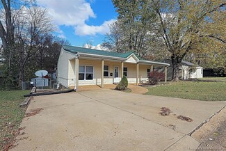505 Wesley Dr, Farmington, MO 63640