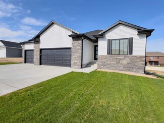 4706 15th Avenue Place, Kearney, NE 68845