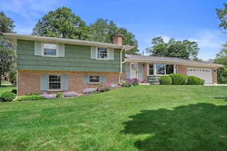 2460 Kevenauer Dr, Brookfield, WI 53005