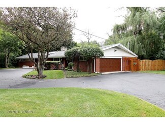 305 Briarwood Ln, Palatine, IL 60067
