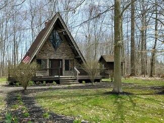 940 Long Shadow Ln, Roaming Shores, OH 44085