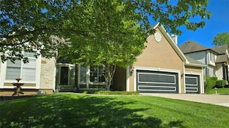5713 NE Sapphire Ct, Lees Summit, MO 64064