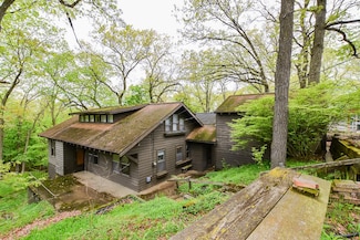 2205 Ridge Rd, Kalamazoo, MI 49008