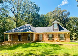 749 Forest Woods Dr, Byram, MS 39272