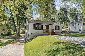 1044 Pinedale Dr SE, Smyrna, GA 30080