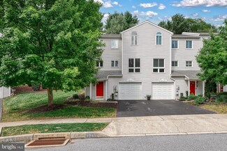 1761 Creek Vista Dr, New Cumberland, PA 17070