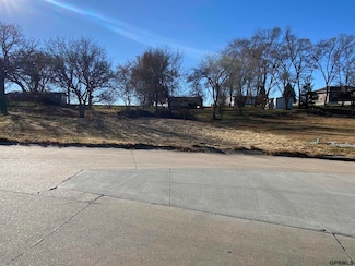 1831 Lake Ridge Dr, Plattsmouth, NE 68048