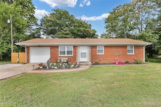 102 Toni Ct, Collinsville, IL 62234
