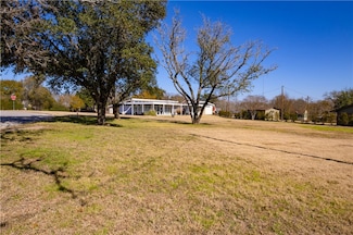 739 Inwood Dr, Bryan, TX 77802