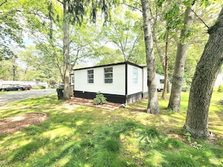525 Riverleigh Ave Unit 111, Riverhead, NY 11901
