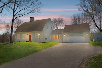 33 Smith Rd, Hallowell, ME 04347