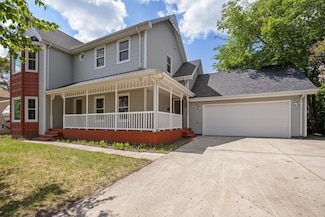 810 Ohmer St, Bottineau, ND 58318
