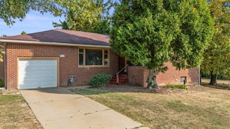 111 Hickory Dr, Beaver Falls, PA 15010