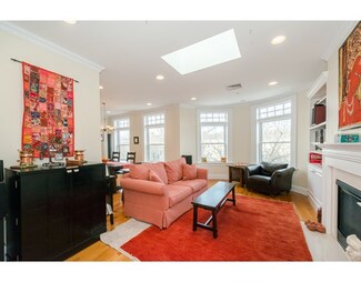 1861 Beacon St Unit 3, Brookline, MA 02445