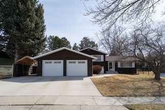 1501 S Reno Dr, Bismarck, ND 58504