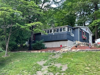 11 Northwood Dr, High Bridge, NJ 08829