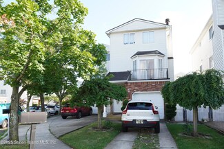 50 Dina Ct, Staten Island, NY 10306