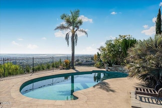 520 E Highland Dr, Camarillo, CA 93010