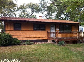 14 Arrowhead Dr, Thornton, IL 60476