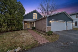 1106 Westmoor Dr NW, Grand Rapids, MI 49504