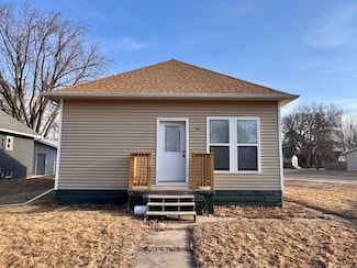 28 Morgan St, Tracy, MN 56175