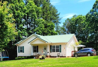 255 Badin Shore Cir, New London, NC 28127