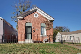 1129 N 10th St, Quincy, IL 62301