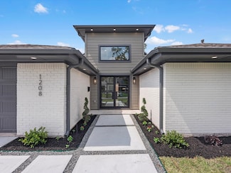 1208 Curtin St, Houston, TX 77018