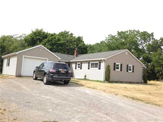 4344 Royalton Center Rd, Gasport, NY 14067