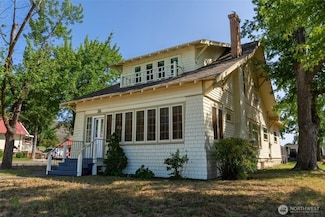 216 E 4th St, Tonasket, WA 98855