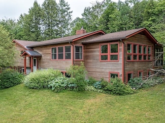 16 Sutton Place, Charlotte, VT 05445
