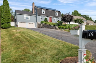 18 Valley Stream Dr, Cumberland, RI 02864