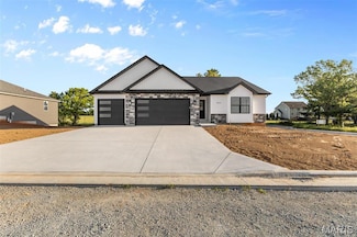 833 Barclay Dr, Farmington, MO 63640