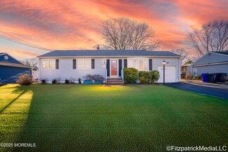 5 River Park Dr, Brick, NJ 08724